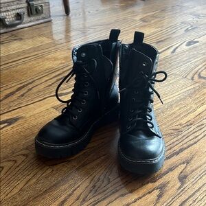 Black Lace-Up Women's Boots